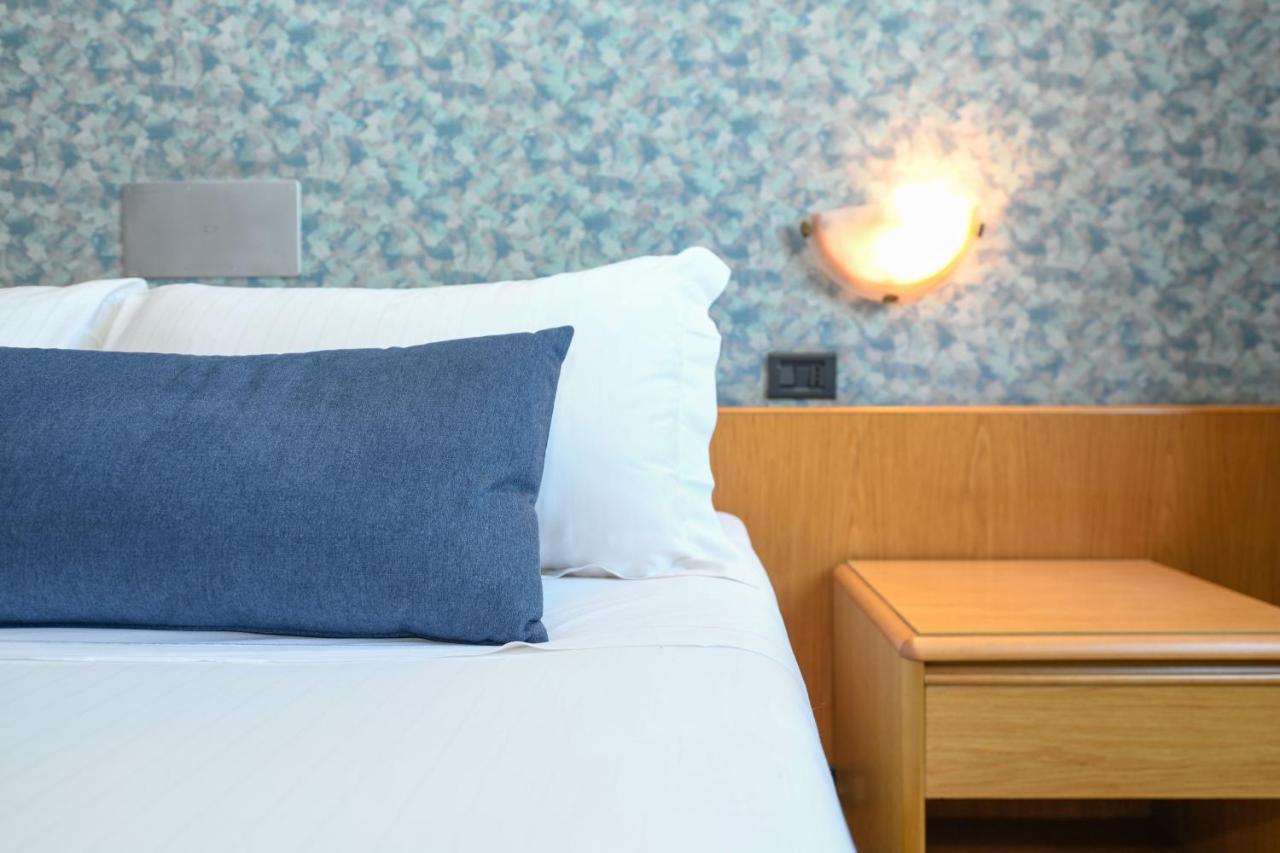 Hotel Aurora Ντεζεντσάνο ντελ Γκάρντα Εξωτερικό φωτογραφία
